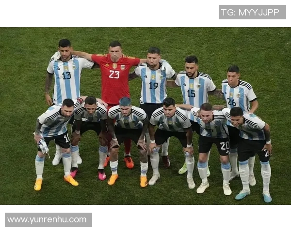 足球巨星组合步伐展现团队默契与速度激情的全新攻防艺术